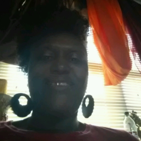 Meet your Posher, Lisa - Picture 1 of 1